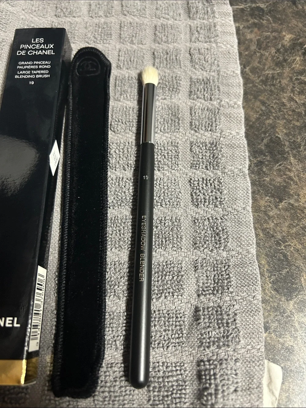 Chanel - Eye Shadow Blender Brush